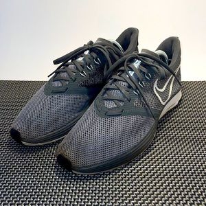 Nike Zoom Sneakers Men 9.5